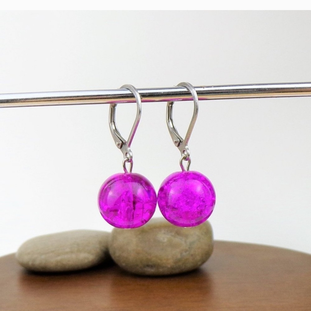 NWT Adorable Fuchsia Crackle Glass Bead Silver Stainless Steel Earrings!!